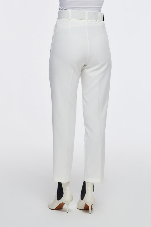 Semperiba Kemer Detaylı Pantolonlu Beyaz Takım
