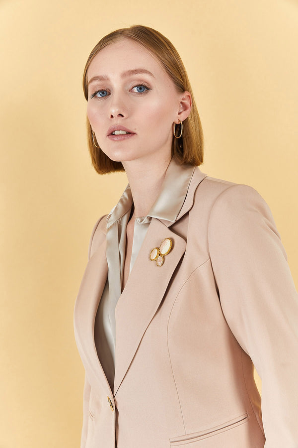 Broş Detaylı Gold Düğmeli Cessica Takım Elbise Bej